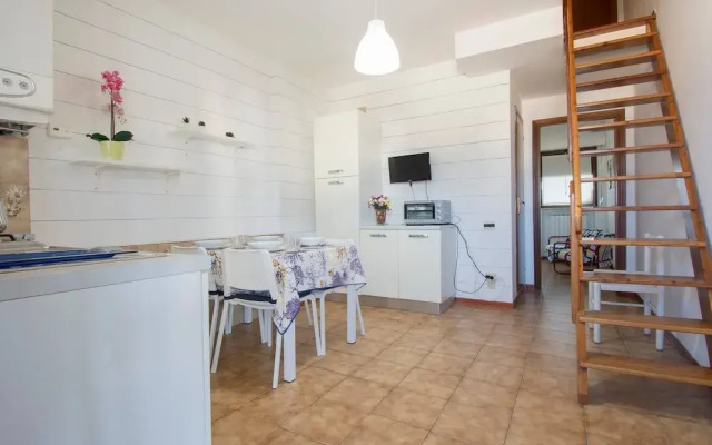 ALTIDO Lovely 1BR flat with patio and parking