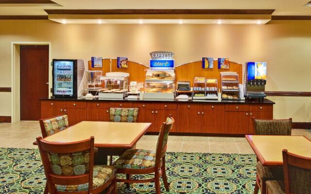 Holiday Inn Express Hotel & Suites Millington-Memphis Area