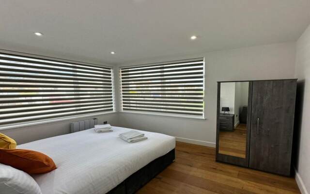 Slough Museum, Two-bedroom Apartment by Belvilla
