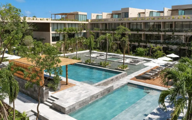 One BR Apartment With Shared Pool Jacuzzi Easy Spa Access
