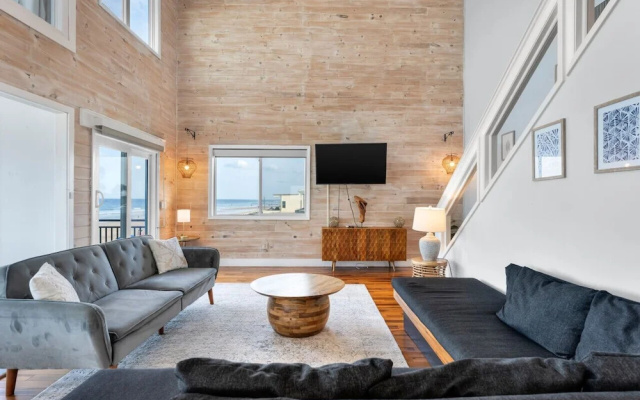Pool, 7 Bedrooms, Direct Oceanfront, 4 Kitchens