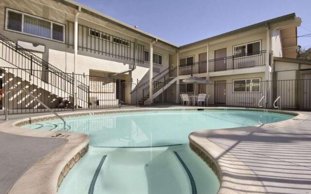 Olive Tree Inn & Suites