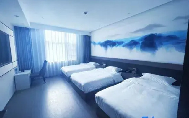 Rongshengxiang Boutique Hotel (Dengzhou Xintian 360 Central Hospital)