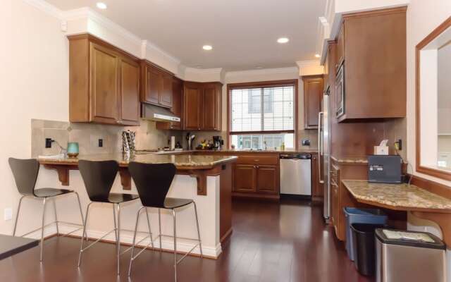 Modern Townhome in Heart of Seattle/capital Hill!