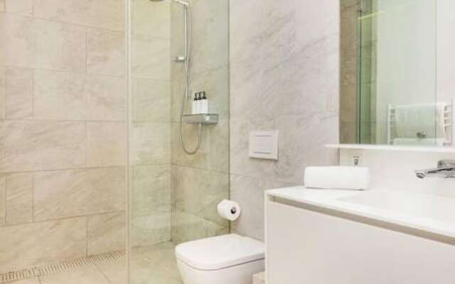 Modern Seaside Apartment w Incredible Views Lillamton