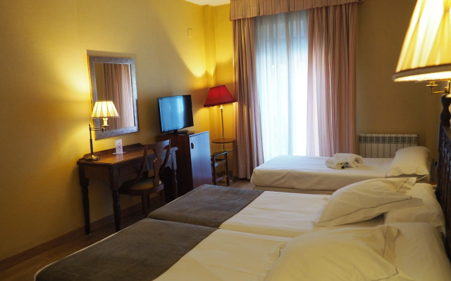 Hotel Ele Puente Romano