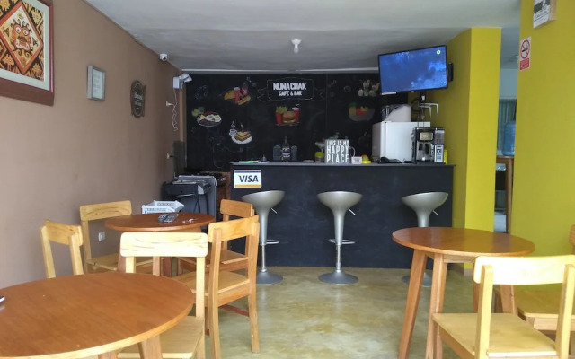 Nuna Chak Hostel & Café