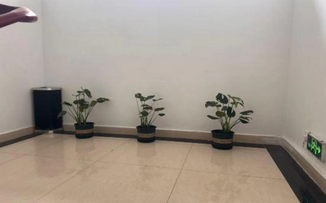 Huali Business Hotel