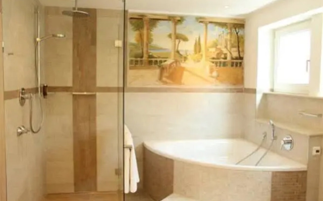 Parkhotel Crombach