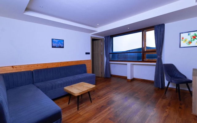 Sumitel Sanderling 500 meters from Mall Road