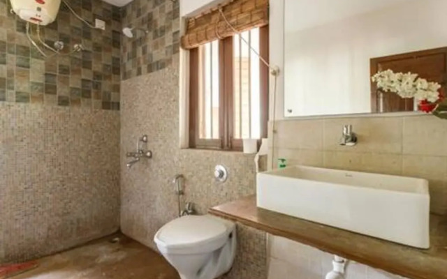 Kerala Style Villa by Stayjade | AC | 4bhk | fishpond
