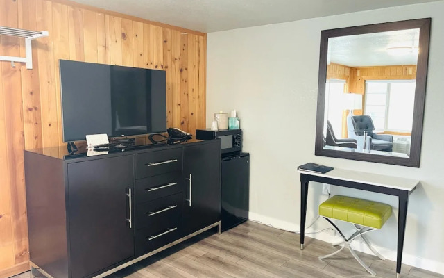 Tides Inn & Suites