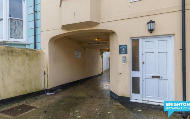 Seabright Townhouse | By My Getaways | Parking for one car