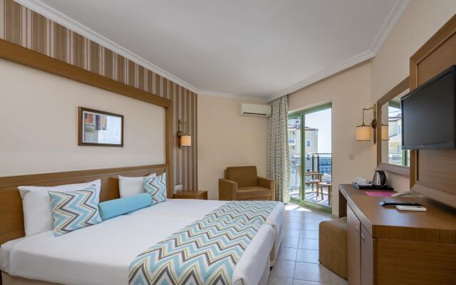 İz Flower Side Beach Hotel