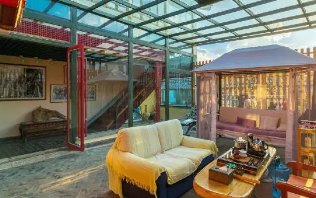 Yixing Thatched Cottage Inn (Lijiang Old Town Dashuiche Branch)