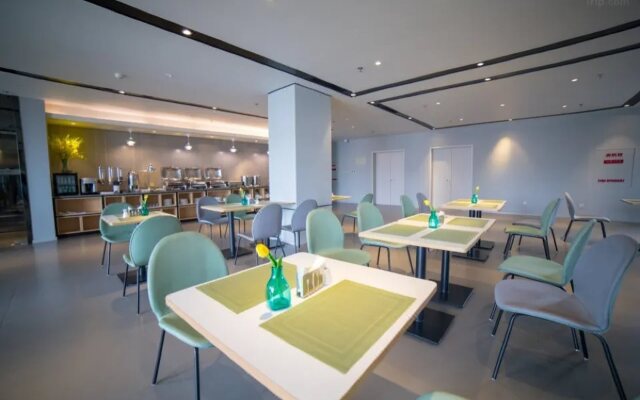 Ease Hotel (Donggang North High-speed Railway Station)