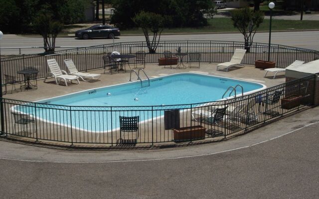 Glen Rose Inn and Suites