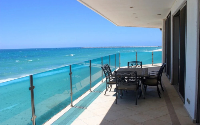 Esmeralda 3BR Jacuzzi EA 101 by Casago