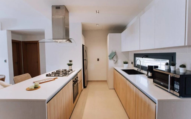 Amazing Condo With Picuzzi Steps From the Beach