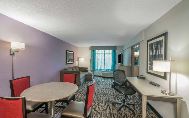 La Quinta Inn & Suites by Wyndham Clarksville