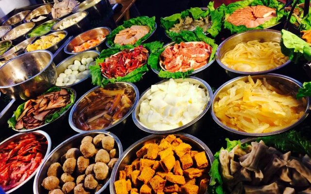 Chongqing Lugang Youth Hostel Longtousi Store