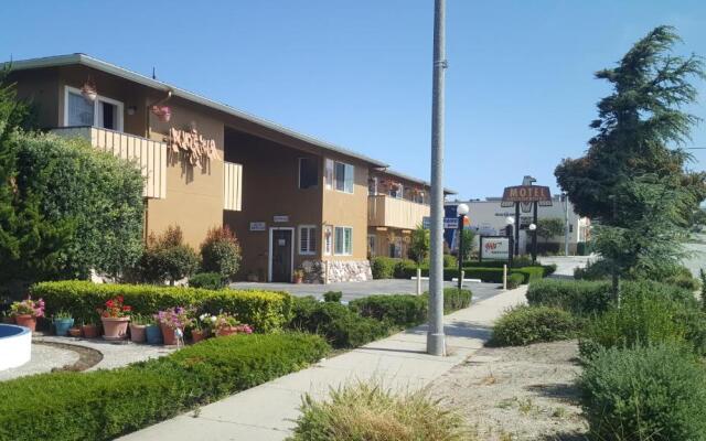 Gateway Thunderbird Motel