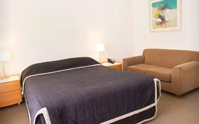 The Standpipe Golf Motor Inn – Guest Rooms – Port Augusta