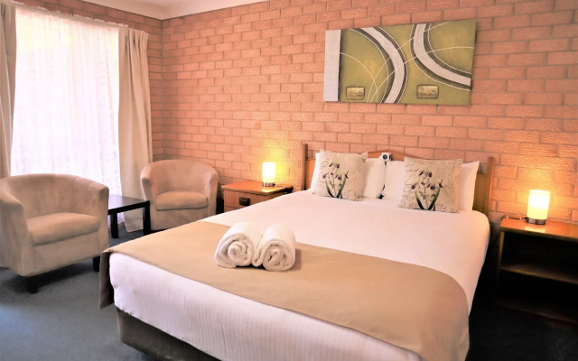 Golden Chain Aalana Motor Inn