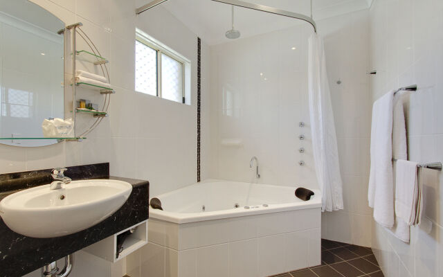 Quality Inn Parkes International