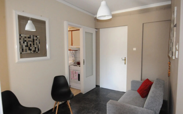 Kinetta Apartments