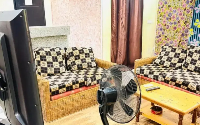 Room in Guest Room - Luxury Furnished Room No1