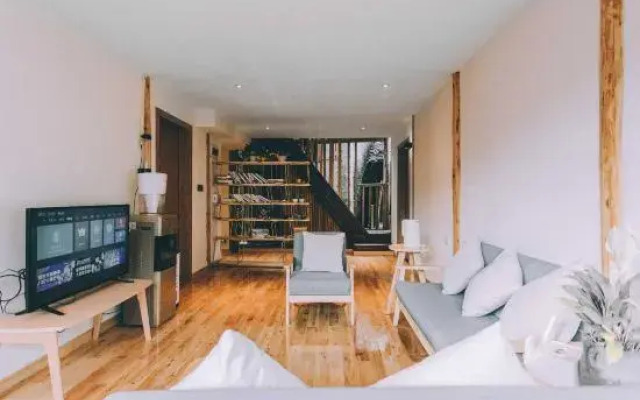 Xijiang Qingye Park Su View Homestay