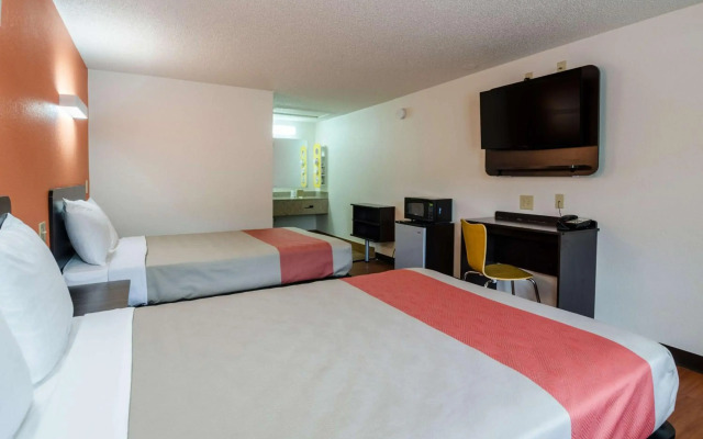Motel 6 Troutville, VA