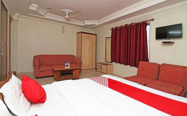 OYO 29941 Hotel Hukum Palace