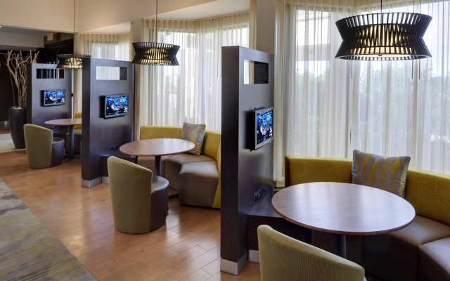 Courtyard by Marriott Indianapolis Airport