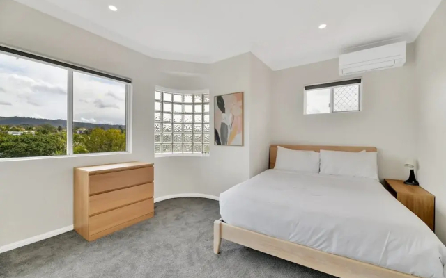 Tranquil 3-bed Unit With Lush Garden Views