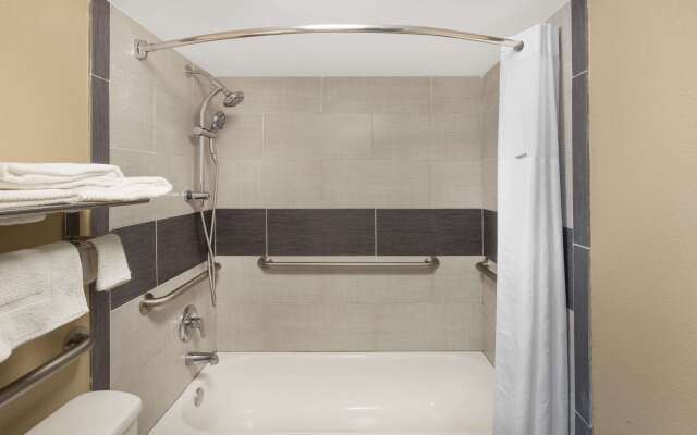 Super 8 by Wyndham Kingsville