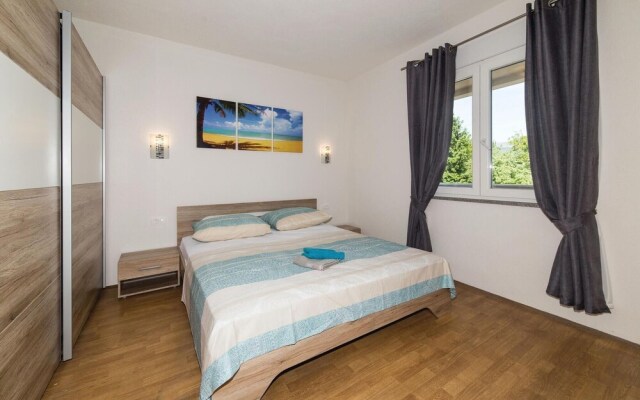 Beautiful Home in Kastel Stafilic With Wifi and 4 Bedrooms