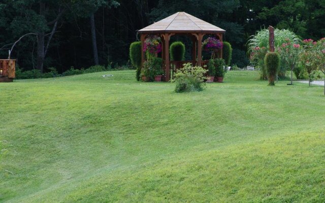 The Highlands Motel & Lodge