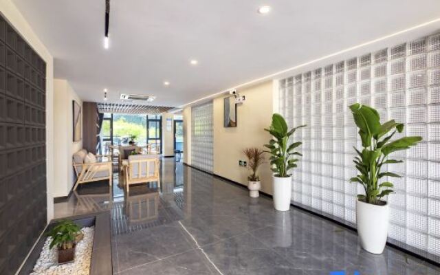 Gouhuo Shanzhuang Xipan Xingkong Yongchi Family Vacation Homestay (Yueliangwan Jingqu)