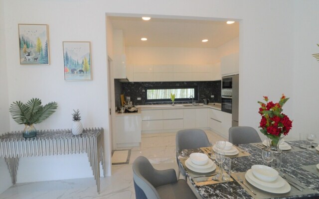 Villa with Shared Pool in Central Pattaya - Palmc15