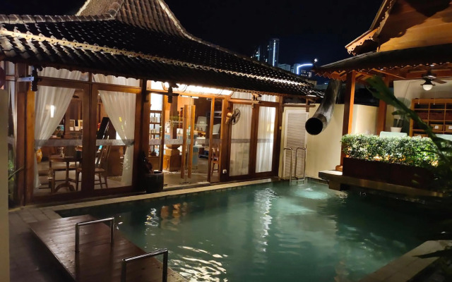 The Settlement Hotel