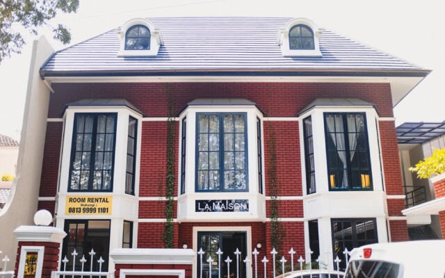 RedDoorz Premium near RS Pondok Indah