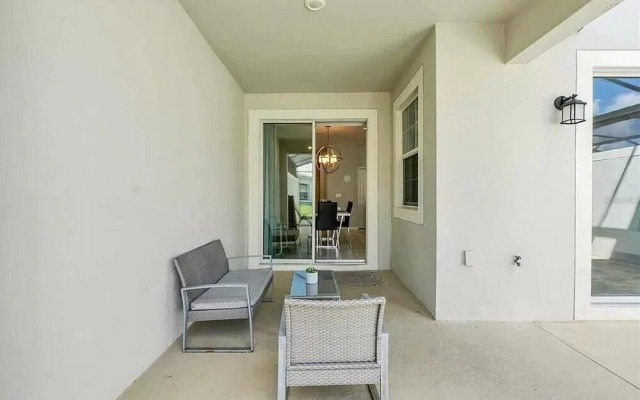 1569 SD - Modern Champions Gate Escape