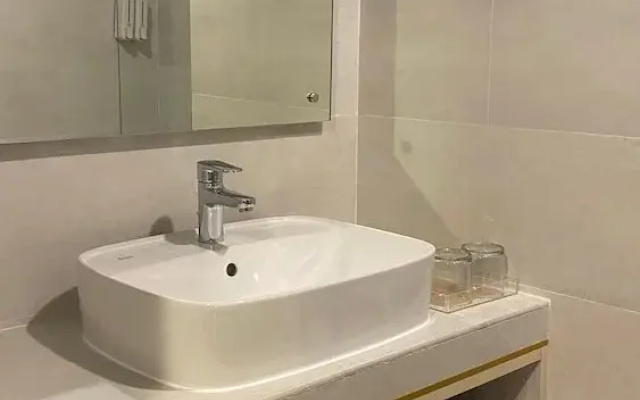 LYNN Hotel Tuban