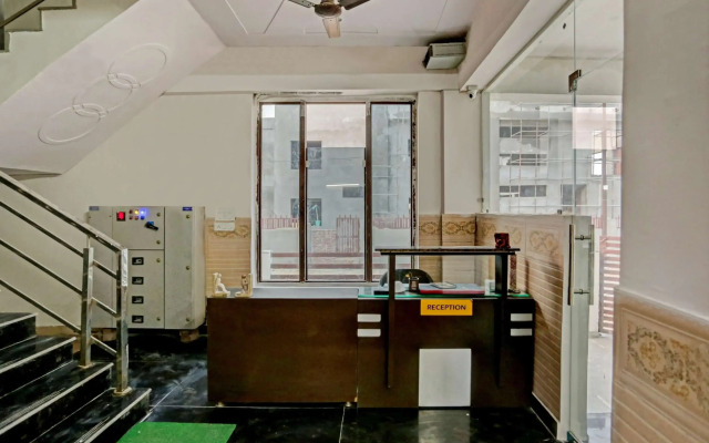 Hotel Black Bird by OYO Rooms