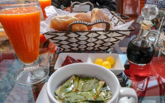 Hermoza House Bed & Breakfast