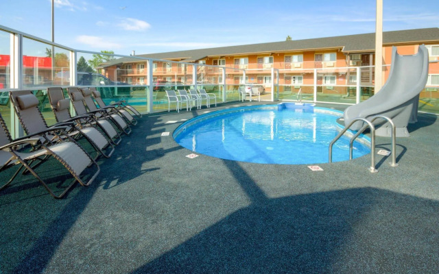 Motel 6 Lethbridge, AB
