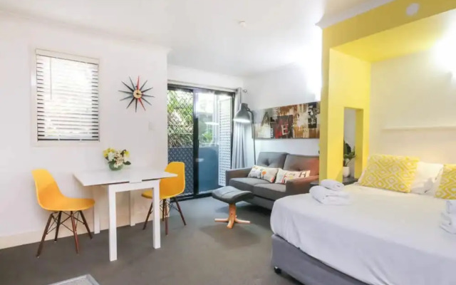 Comfortable Studio Apartment In Leafy New Farm