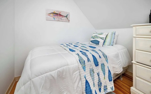 Secluded Waterfront Retreat for 23 Dock, Pets OK